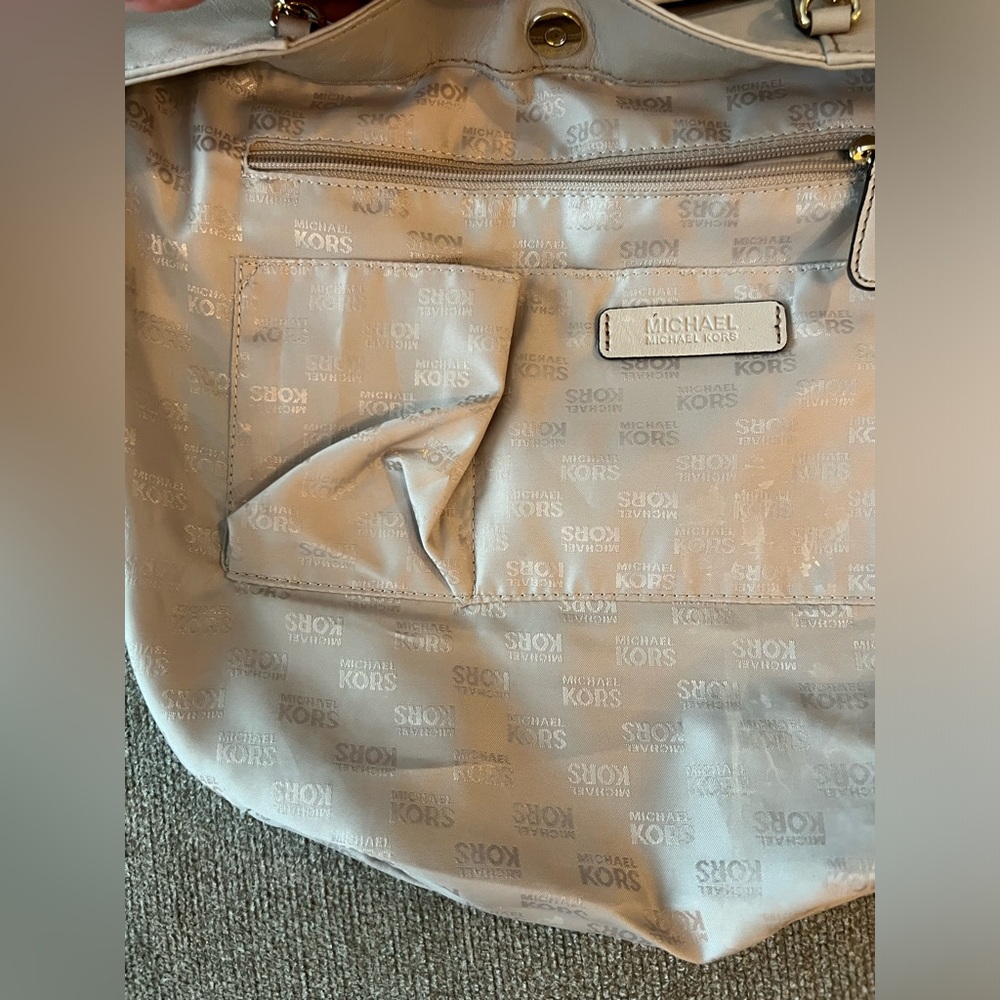 Michael Kors Leather Bag w/ gold accents - Picture 16 of 16